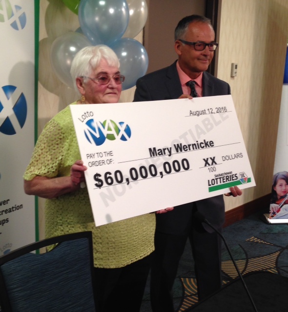 Saskatchewan’s biggest lottery winner claims prize