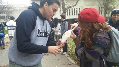 U of S students hold candlelight vigil in memory of young girls who took their own lives