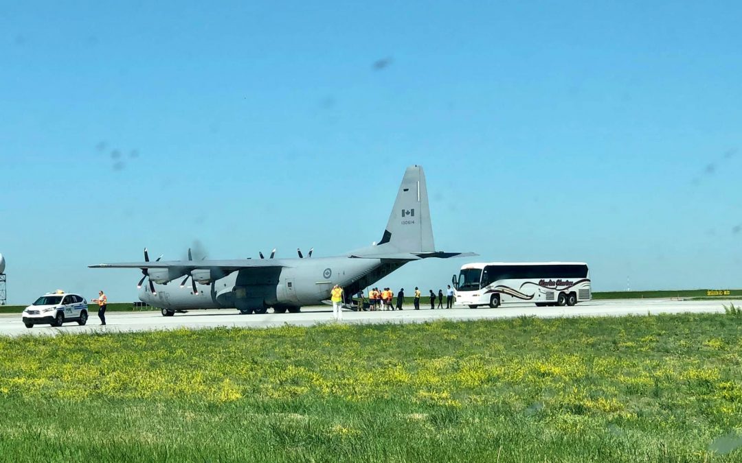 First wave of northern Ontario evacuees arrives in Sask.