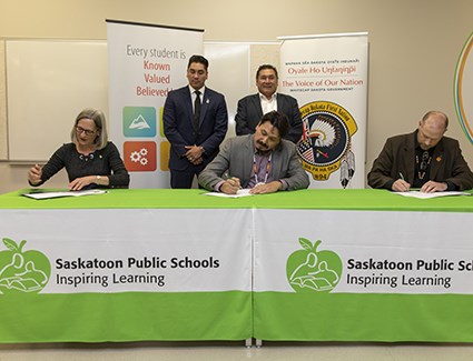 Whitecap Dakota First Nation, Saskatoon Public Schools Division renew education agreement