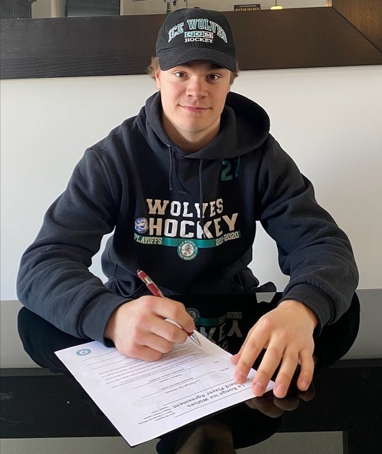 Layton signs with Ice Wolves