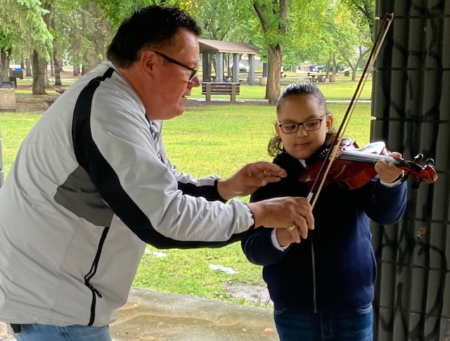 Young Prince Albert fiddler gets financial boost through memorial fund donation