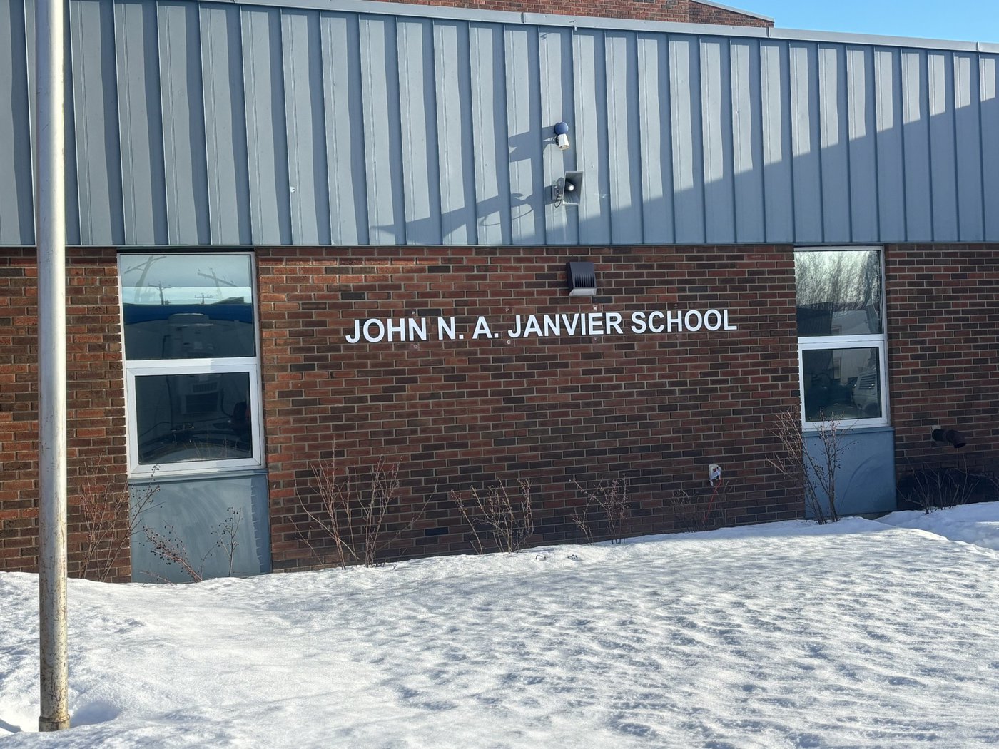 Discovery of asbestos shuts John N . A . Janvier School , Cold Lake First Nations outlines next steps